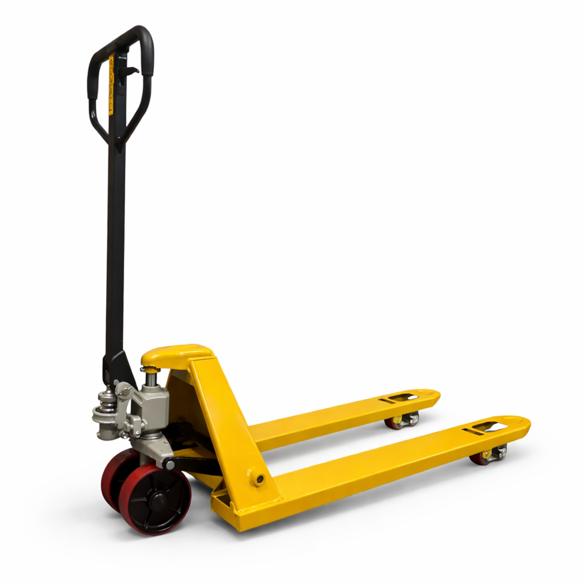 Professionele gele palletwagen met zwarte hendel en dubbele rode wielen op witte achtergrond